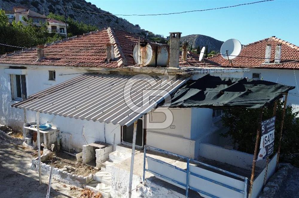 Karaburun Mordoğan Çatalkaya'da Kargir Ev ve Arsası