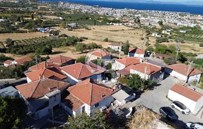 Karaburun Mordoğan Çatalkaya'da Kargir Ev ve Arsası
