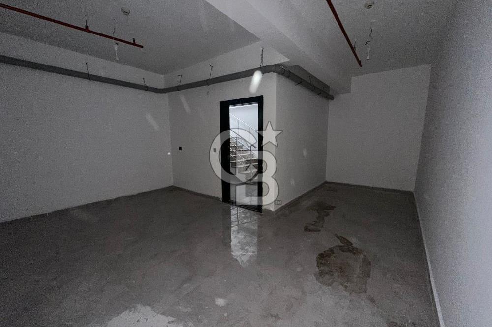ÜZÜM CENTER'DA CADDE ÜSTÜ 130 M2 3 KATLI KİRALIK DÜKKAN