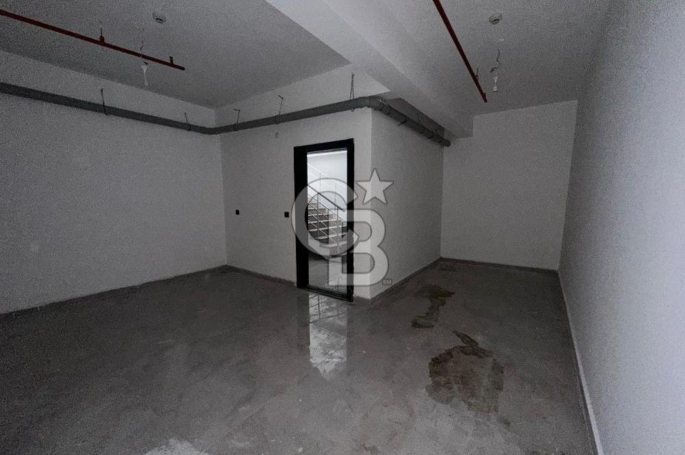 ÜZÜM CENTER'DA CADDE ÜSTÜ 130 M2 3 KATLI KİRALIK DÜKKAN