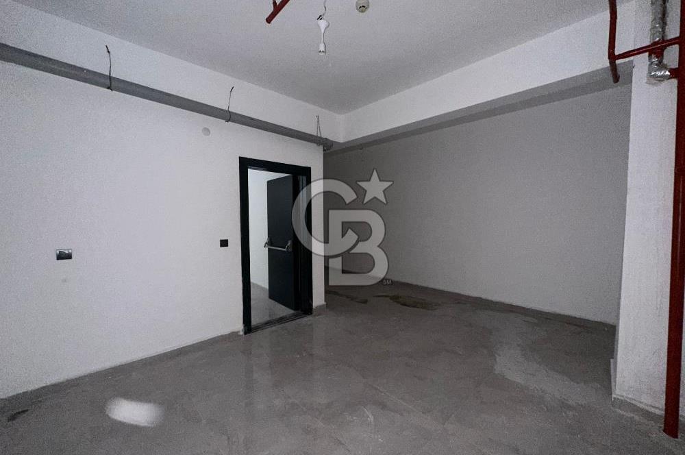 ÜZÜM CENTER'DA CADDE ÜSTÜ 130 M2 3 KATLI KİRALIK DÜKKAN