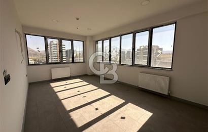 ÜZÜM CENTER'DA İÇİ YAPILI 2+1 120M2 KİRALIK SIFIR OFİS