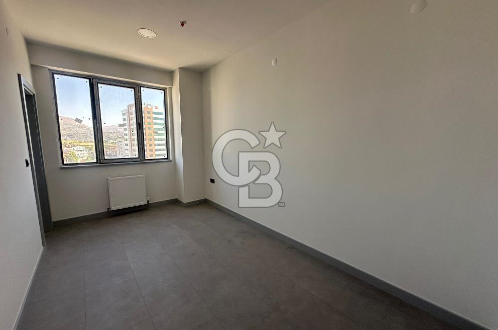 ÜZÜM CENTER'DA İÇİ YAPILI 2+1 120M2 KİRALIK SIFIR OFİS