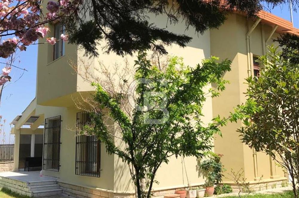 ANADOLU FENERİ'NDE BOĞAZ MANZARALI 3 KATLI MÜSTAKİL VİLLA 
