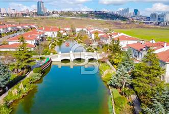 Ardıçlı Göl Evleri Satılık 4+1 Tripleks Villa