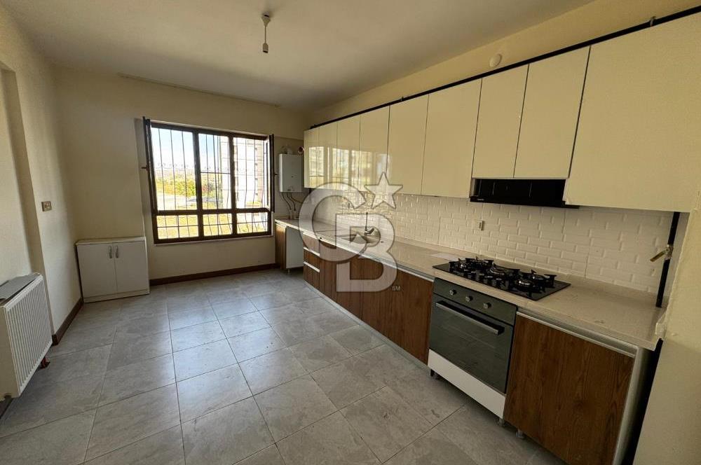KIŞBAHÇELİ GENİŞ BALKON VE SALONLU/SIFIR LÜKS 2+1 KİRALIK DAİRE