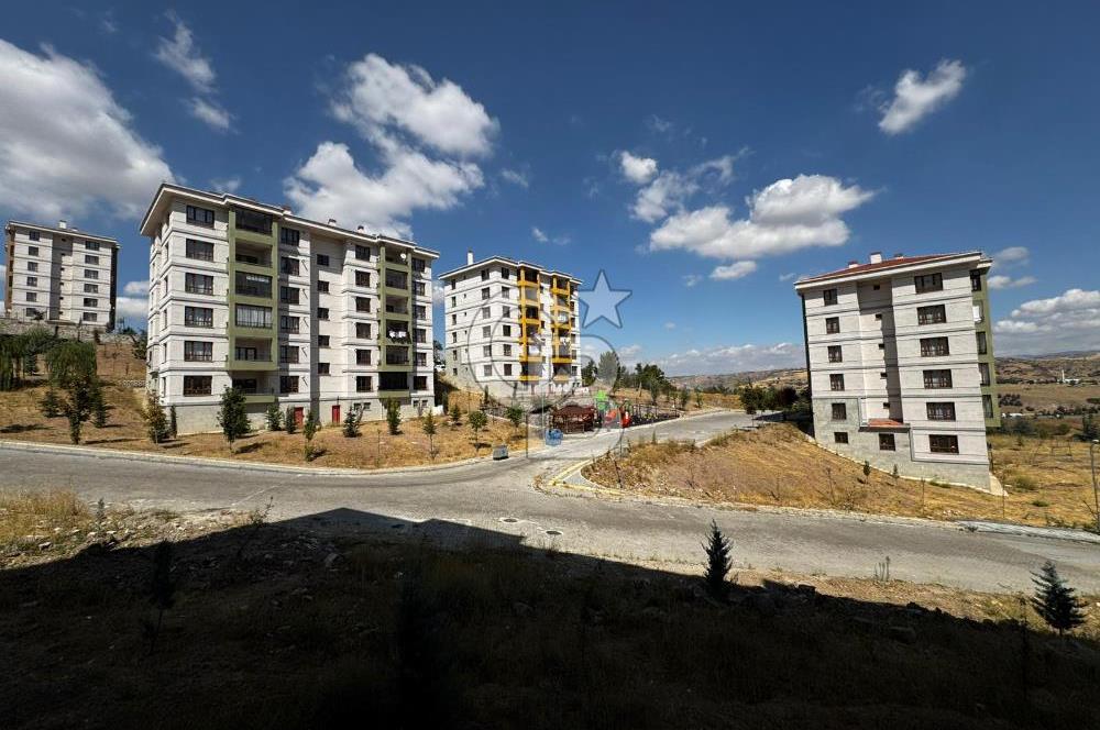 KIŞBAHÇELİ GENİŞ BALKON VE SALONLU/SIFIR LÜKS 2+1 KİRALIK DAİRE