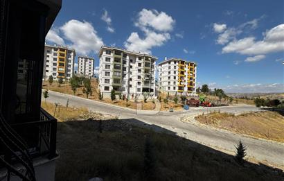 KIŞBAHÇELİ GENİŞ BALKON VE SALONLU/SIFIR LÜKS 2+1 KİRALIK DAİRE