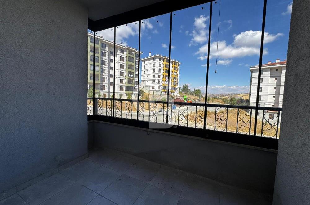 KIŞBAHÇELİ GENİŞ BALKON VE SALONLU/SIFIR LÜKS 2+1 KİRALIK DAİRE