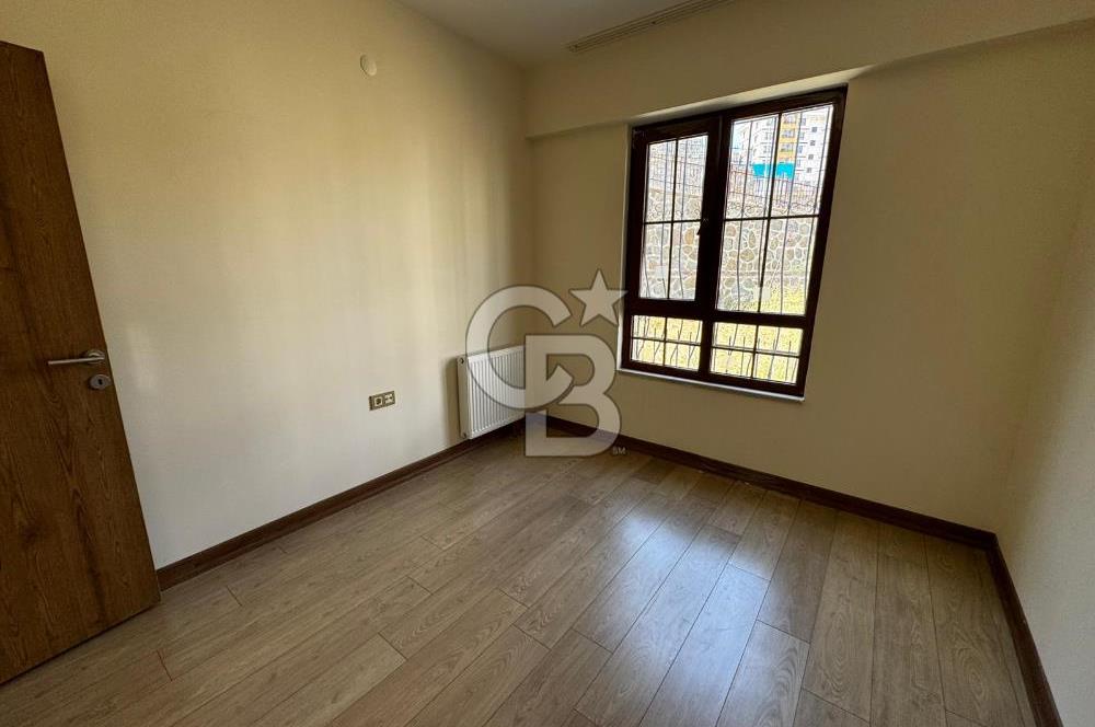 KIŞBAHÇELİ GENİŞ BALKON VE SALONLU/SIFIR LÜKS 2+1 KİRALIK DAİRE