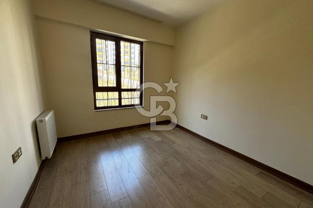 KIŞBAHÇELİ GENİŞ BALKON VE SALONLU/SIFIR LÜKS 2+1 KİRALIK DAİRE