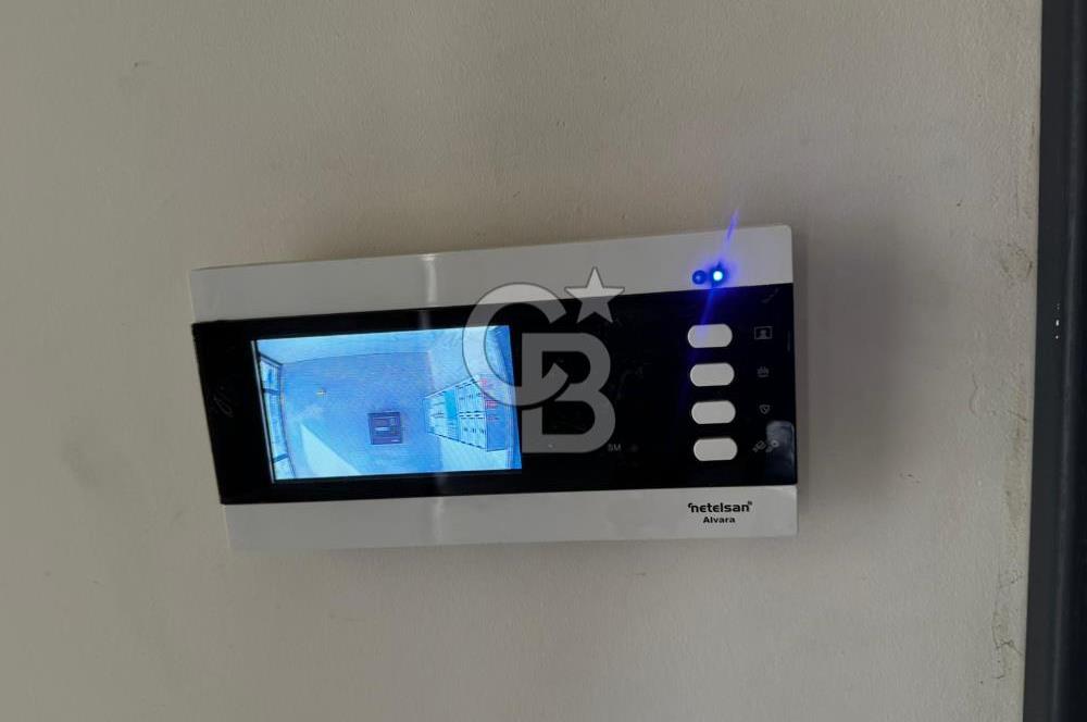 KIŞBAHÇELİ GENİŞ BALKON VE SALONLU/SIFIR LÜKS 2+1 KİRALIK DAİRE