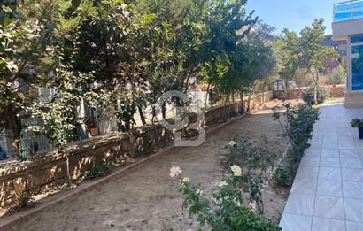 Sığacık Merkez'de 2+1 Bahçe Kullanımlı Villa Tadında Daire
