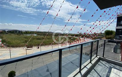 CB VİZYON DAN KARŞIYAKA ÇAĞ LİFE SİTESİNDE SIFIR SATILIK GÖL MANZARALI DAİRE