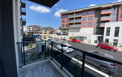 CB VİZYON DAN KARŞIYAKA ÇAĞ LİFE SİTESİNDE SIFIR SATILIK GÖL MANZARALI DAİRE