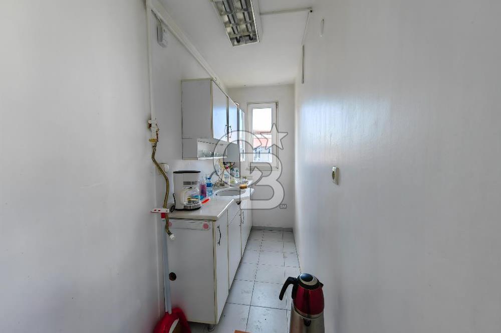 TABELA DEĞERİ ÇOK YÜKSEK E-5 CEPHELİ SATILIK OFİS KATI