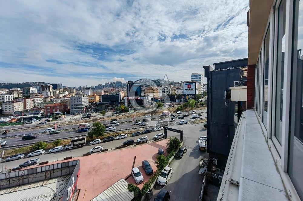 TABELA DEĞERİ ÇOK YÜKSEK E-5 CEPHELİ SATILIK OFİS KATI