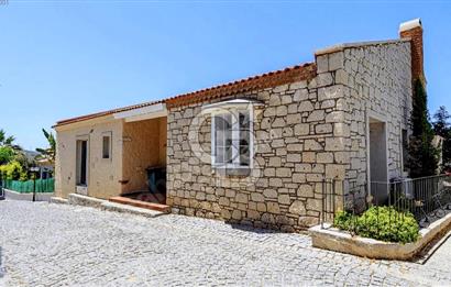 ÇEŞME JARDIN EDEN SİTESİNDE SATILIK 3+1 HAVUZLU LÜKS VİLLA