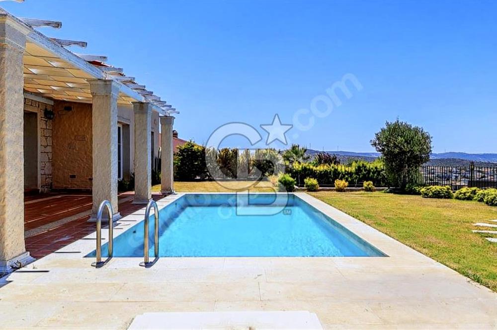 ÇEŞME JARDIN EDEN SİTESİNDE SATILIK 3+1 HAVUZLU LÜKS VİLLA