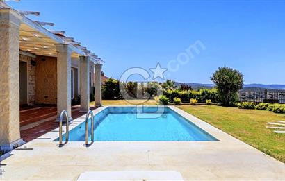 ÇEŞME JARDIN EDEN SİTESİNDE SATILIK 3+1 HAVUZLU LÜKS VİLLA