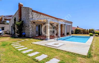 ÇEŞME JARDIN EDEN SİTESİNDE SATILIK 3+1 HAVUZLU LÜKS VİLLA