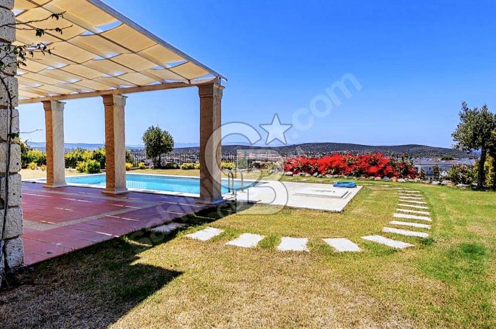 ÇEŞME JARDIN EDEN SİTESİNDE SATILIK 3+1 HAVUZLU LÜKS VİLLA