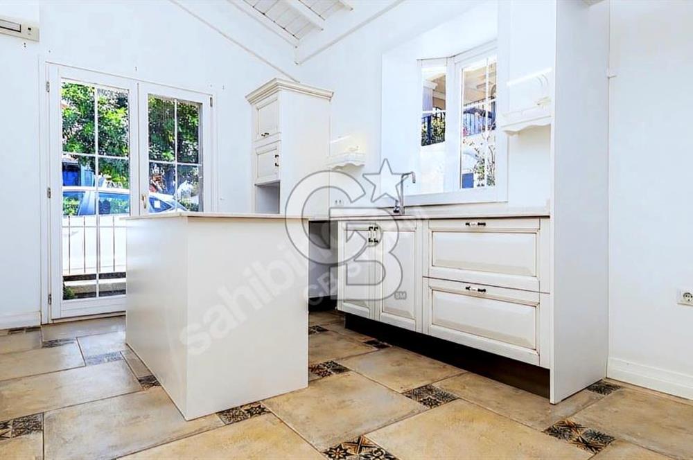 ÇEŞME JARDIN EDEN SİTESİNDE SATILIK 3+1 HAVUZLU LÜKS VİLLA