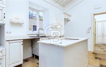ÇEŞME JARDIN EDEN SİTESİNDE SATILIK 3+1 HAVUZLU LÜKS VİLLA