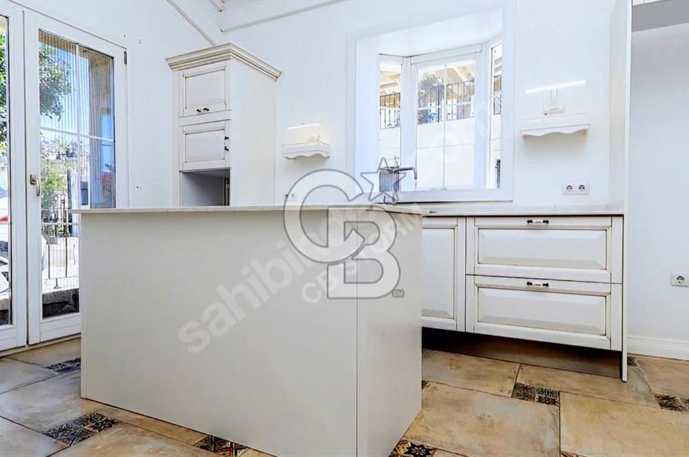 ÇEŞME JARDIN EDEN SİTESİNDE SATILIK 3+1 HAVUZLU LÜKS VİLLA