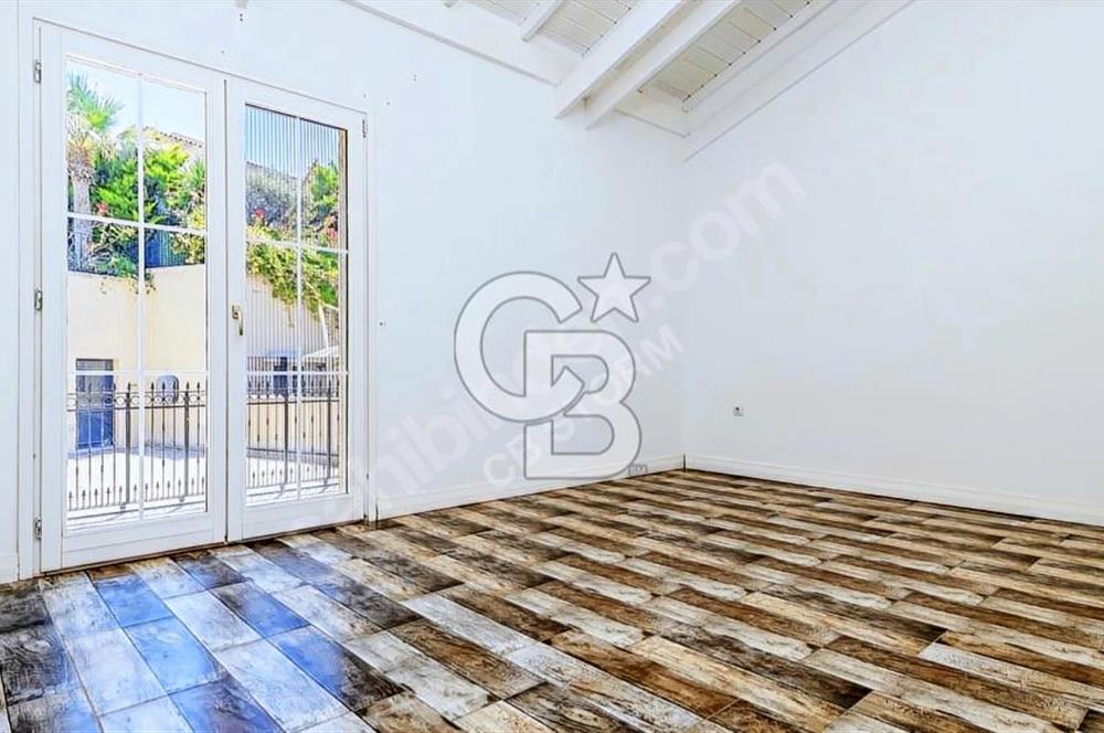ÇEŞME JARDIN EDEN SİTESİNDE SATILIK 3+1 HAVUZLU LÜKS VİLLA