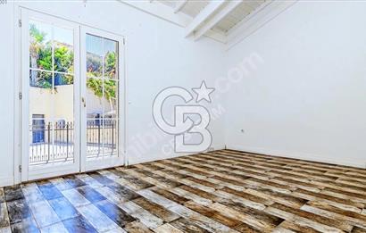 ÇEŞME JARDIN EDEN SİTESİNDE SATILIK 3+1 HAVUZLU LÜKS VİLLA