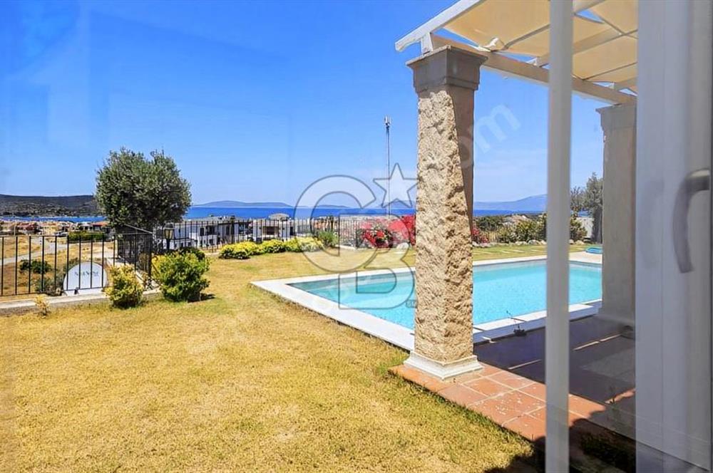 ÇEŞME JARDIN EDEN SİTESİNDE SATILIK 3+1 HAVUZLU LÜKS VİLLA