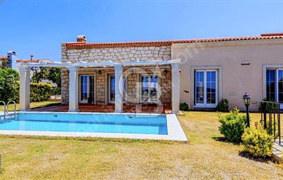 ÇEŞME JARDIN EDEN SİTESİNDE SATILIK 3+1 HAVUZLU LÜKS VİLLA