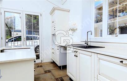 ÇEŞME JARDIN EDEN SİTESİNDE SATILIK 3+1 HAVUZLU LÜKS VİLLA