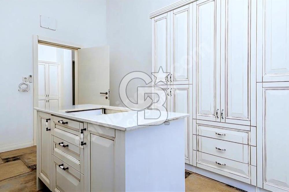 ÇEŞME JARDIN EDEN SİTESİNDE SATILIK 3+1 HAVUZLU LÜKS VİLLA