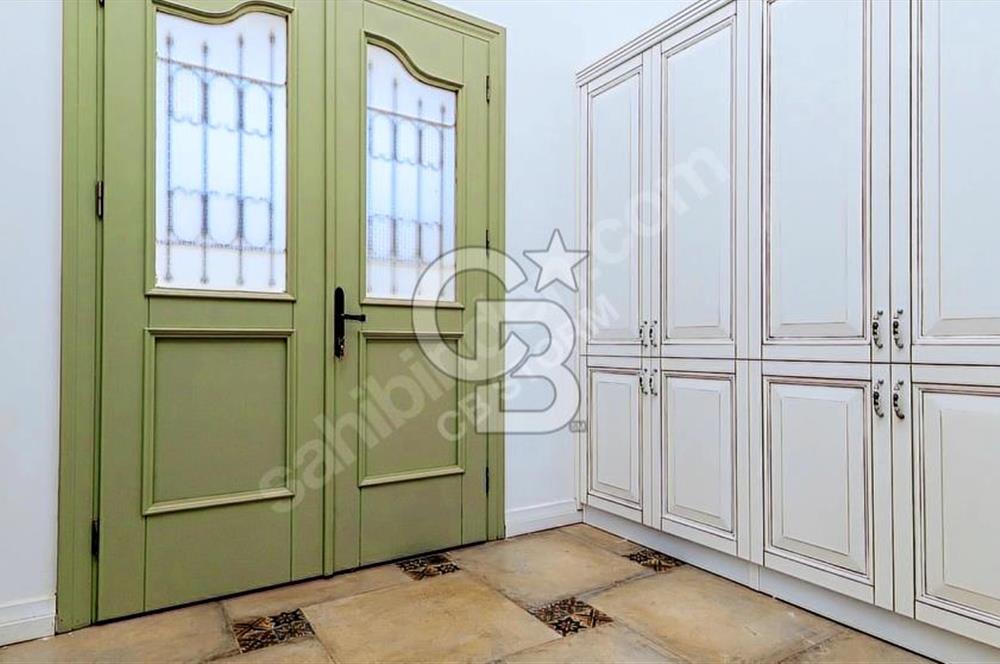 ÇEŞME JARDIN EDEN SİTESİNDE SATILIK 3+1 HAVUZLU LÜKS VİLLA