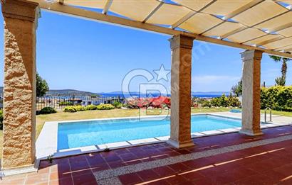 ÇEŞME JARDIN EDEN SİTESİNDE SATILIK 3+1 HAVUZLU LÜKS VİLLA