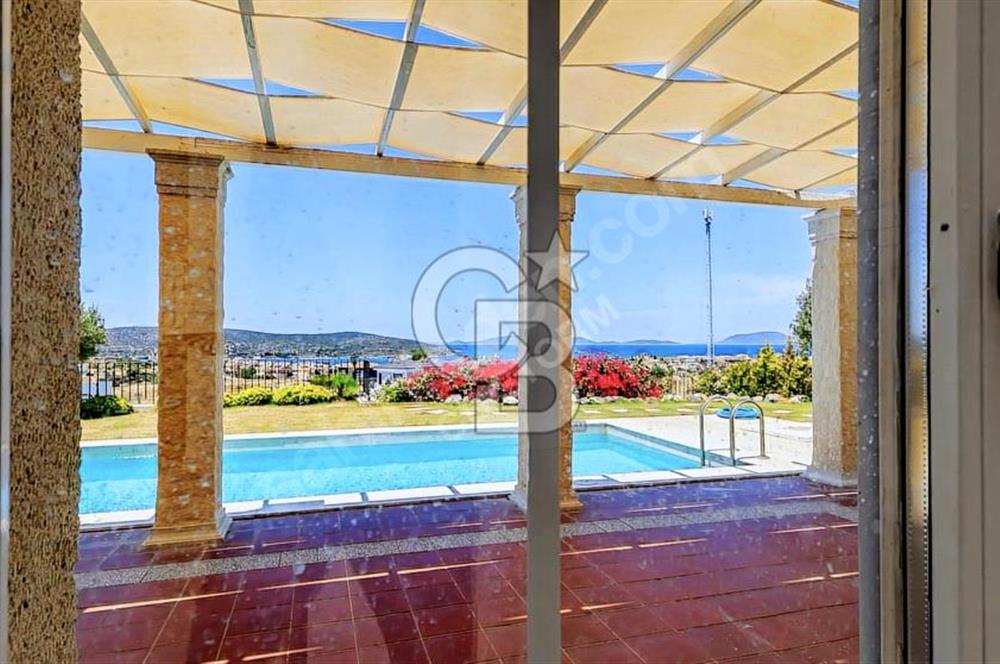 ÇEŞME JARDIN EDEN SİTESİNDE SATILIK 3+1 HAVUZLU LÜKS VİLLA