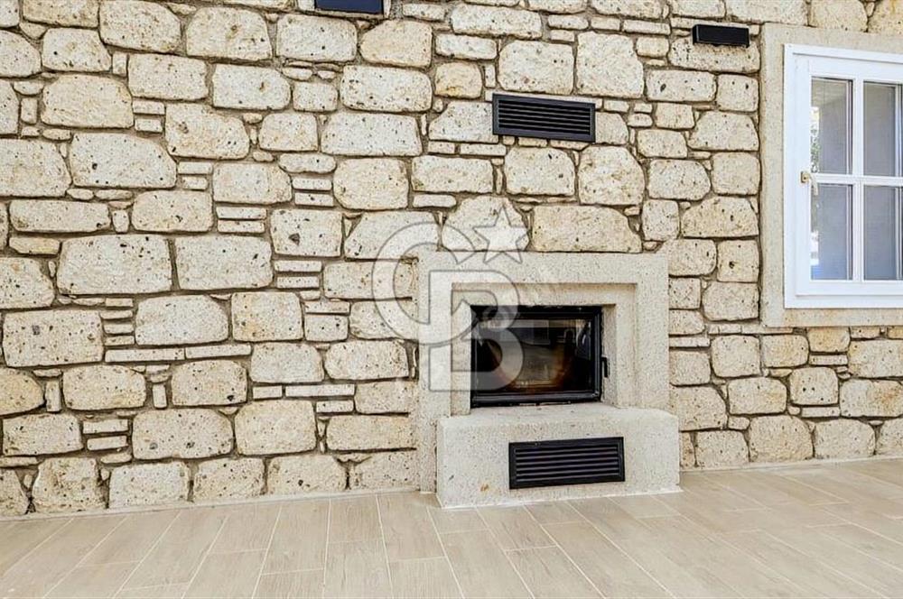ÇEŞME JARDIN EDEN SİTESİNDE SATILIK 3+1 HAVUZLU LÜKS VİLLA