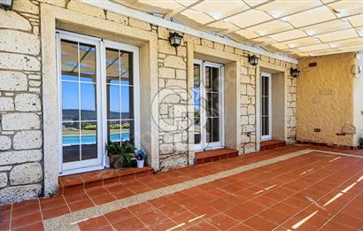 ÇEŞME JARDIN EDEN SİTESİNDE SATILIK 3+1 HAVUZLU LÜKS VİLLA