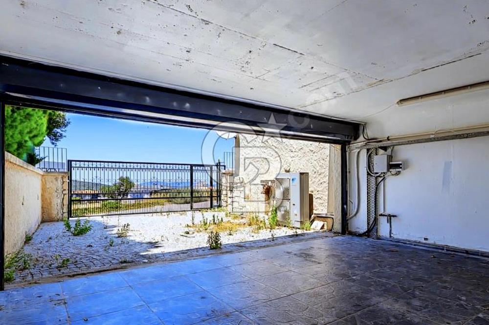 ÇEŞME JARDIN EDEN SİTESİNDE SATILIK 3+1 HAVUZLU LÜKS VİLLA
