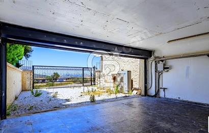ÇEŞME JARDIN EDEN SİTESİNDE SATILIK 3+1 HAVUZLU LÜKS VİLLA