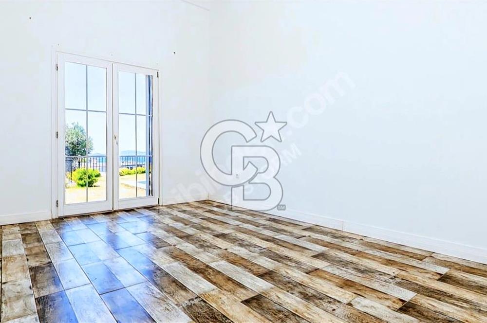 ÇEŞME JARDIN EDEN SİTESİNDE SATILIK 3+1 HAVUZLU LÜKS VİLLA