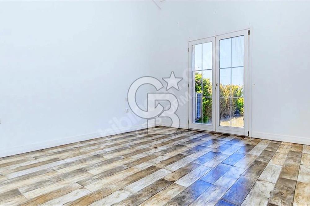 ÇEŞME JARDIN EDEN SİTESİNDE SATILIK 3+1 HAVUZLU LÜKS VİLLA