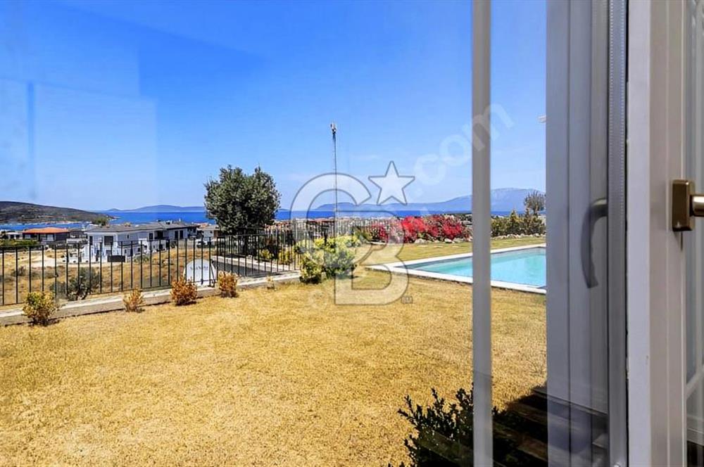 ÇEŞME JARDIN EDEN SİTESİNDE SATILIK 3+1 HAVUZLU LÜKS VİLLA