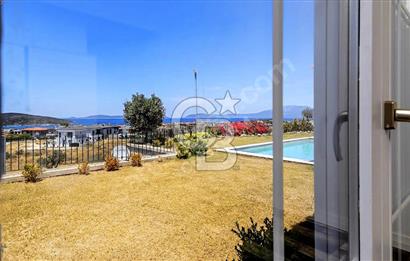ÇEŞME JARDIN EDEN SİTESİNDE SATILIK 3+1 HAVUZLU LÜKS VİLLA