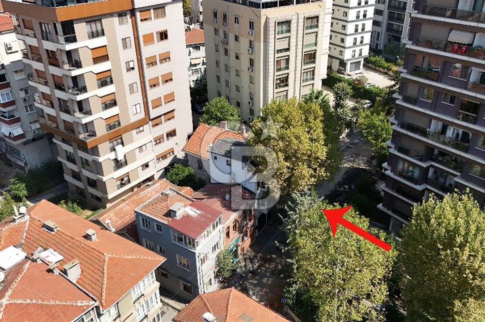 KADIKÖY FENERYOLU CADDESİNDE SATILIK BİNA