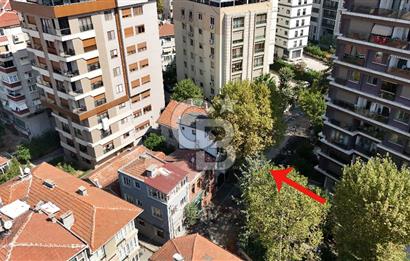 KADIKÖY FENERYOLU CADDESİNDE SATILIK BİNA