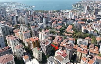 KADIKÖY FENERYOLU CADDESİNDE SATILIK BİNA