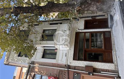 KADIKÖY FENERYOLU CADDESİNDE SATILIK BİNA